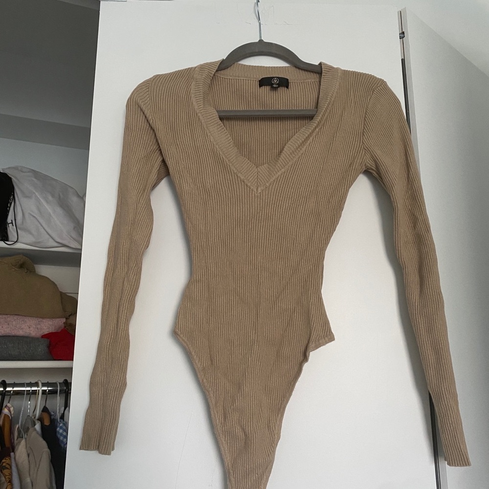 V neck Bodysuit beige